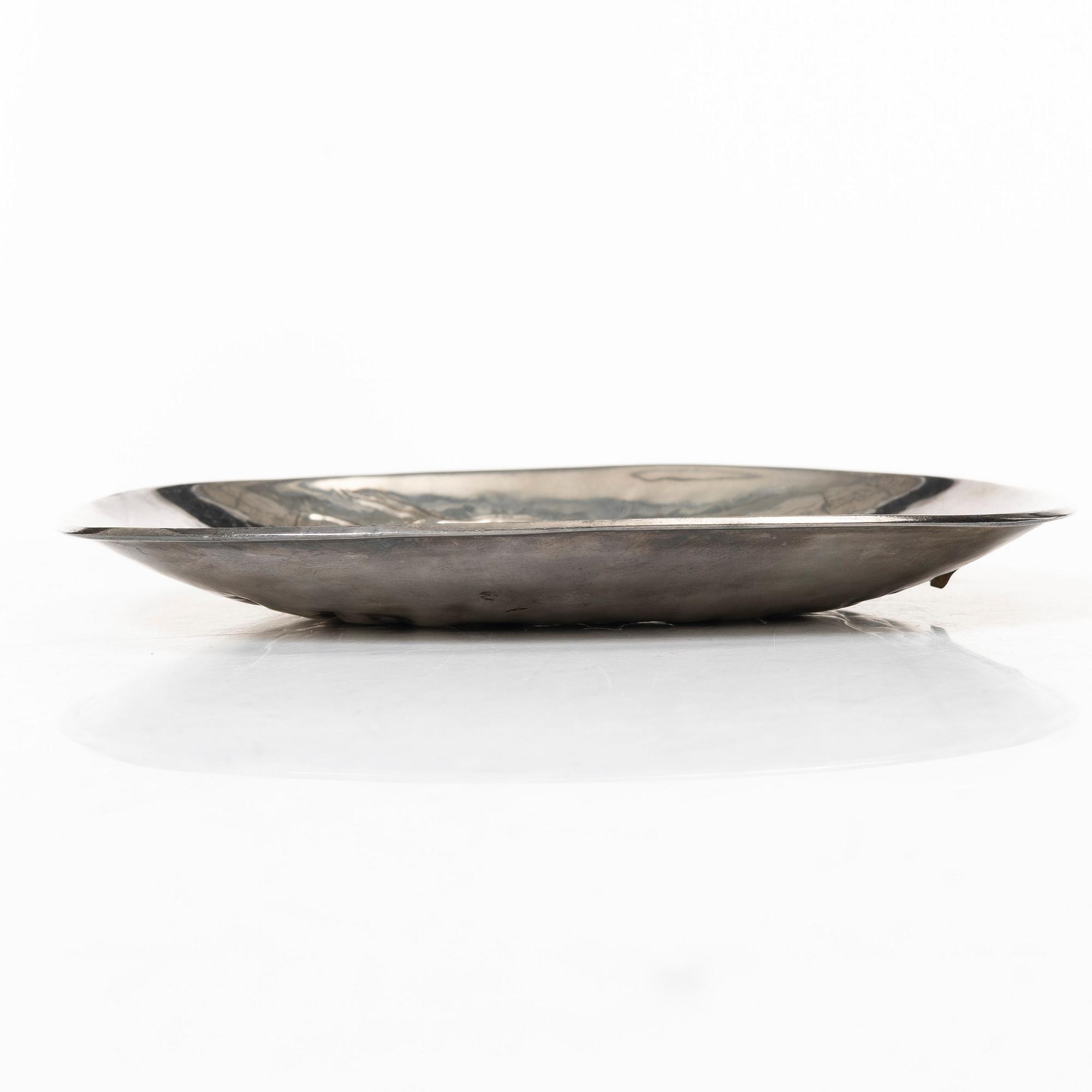 Olle Ohlsson, A silver dish, signed 1978 and numbered 78/350, Silvergillet AB, Malmö 1978.