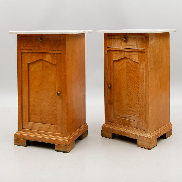 SÄNGBORD, 1 par, 1900-talets första hälft.