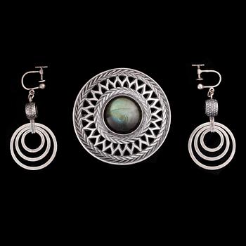 ÖRHÄNGEN samt BROSCH, silver, Kalevala Koru, 1943 samt 1965.