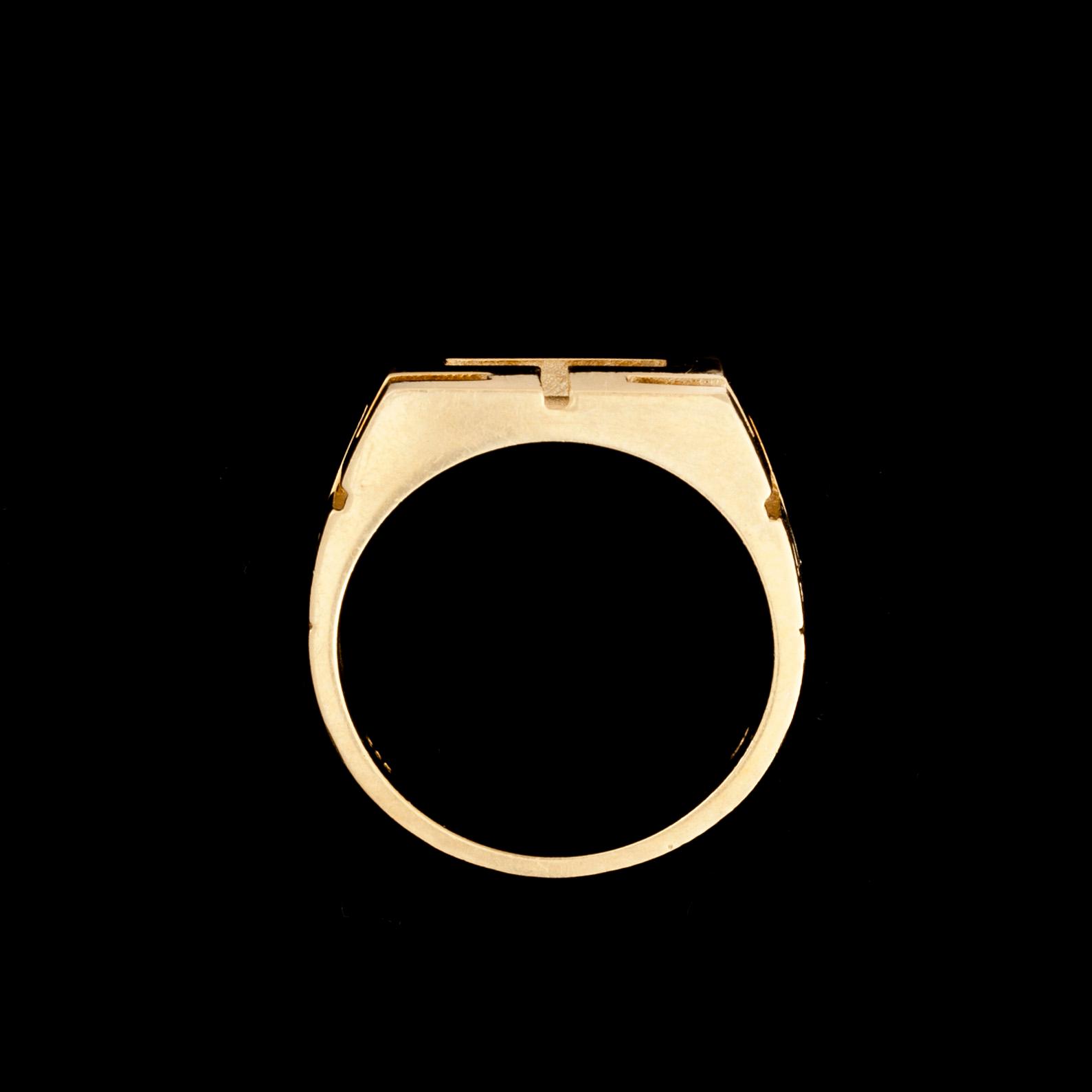RING, 14 K guld. Vikt 8,9 g.