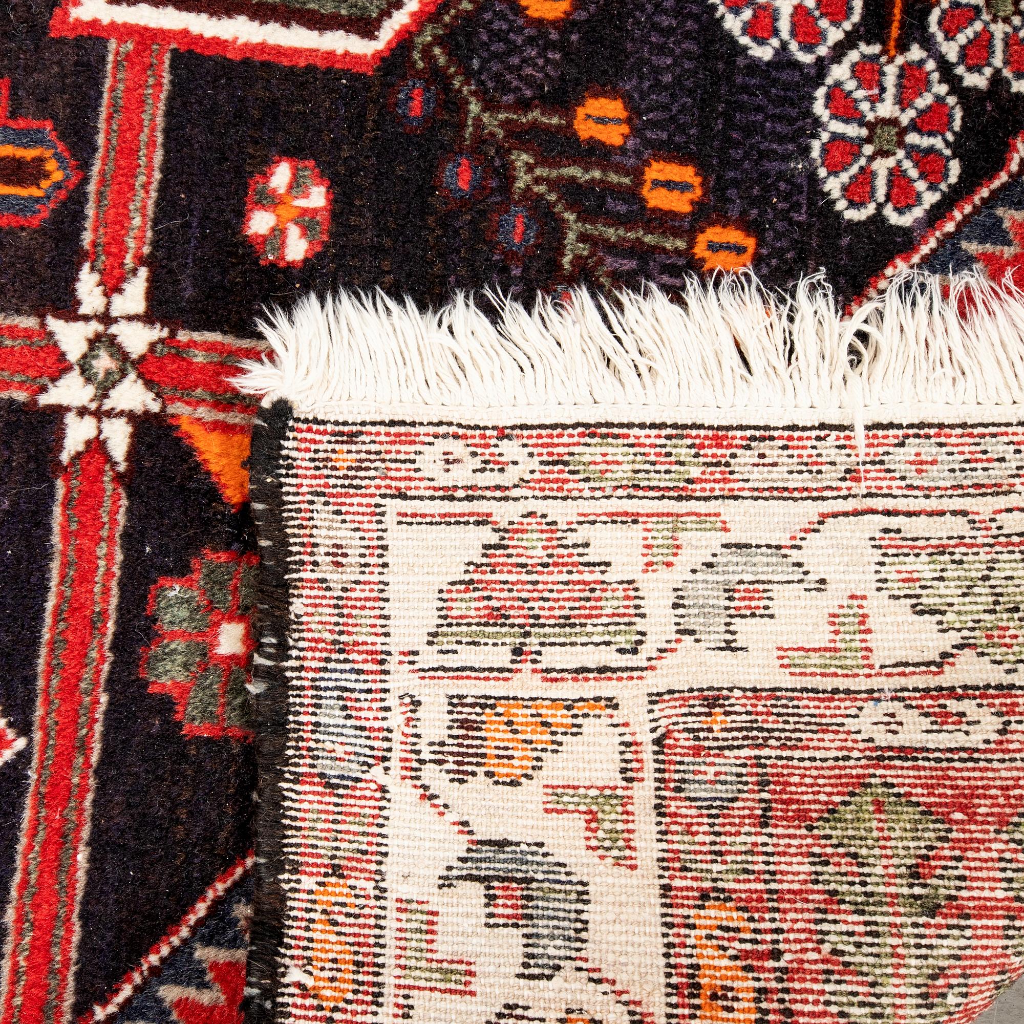 Carpet Hamadan semi-antique approx. 221x137 cm.