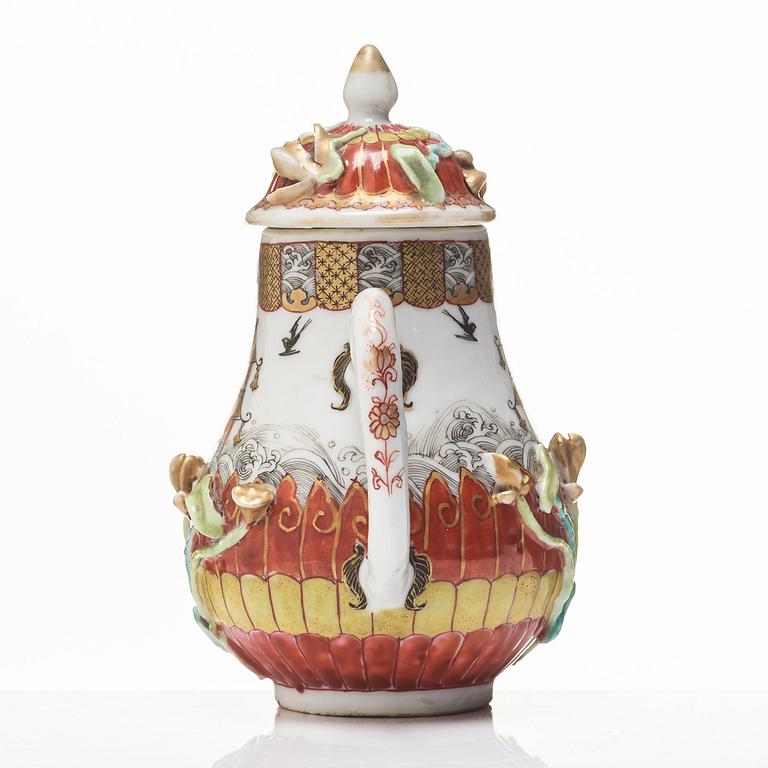 Kanna med lock samt kopp med fat, kompaniporslin. Qingdynastin, Qianlong (1736-95).