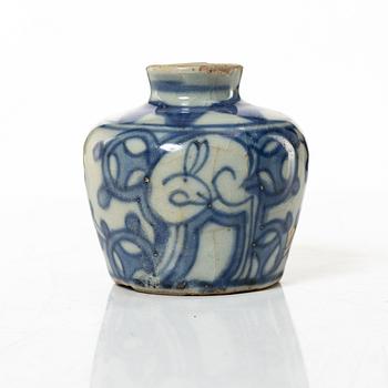 A set of nine Chinese porcelain pieces, 19th Century.