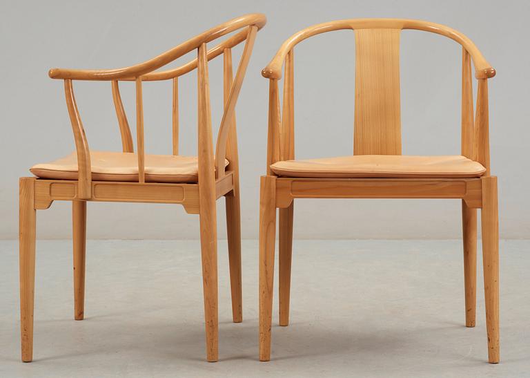 HANS J WEGNER, "Kinastolen", ett par, Fritz Hansen, Danmark  1988.