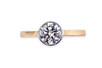 431. A DIAMOND RING 1,0 ct.