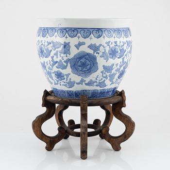 A blue and white porcelain fish basin, China, second half of the 20th Century.