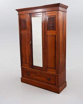 KLÄDSKÅP, England, 1900-talets första hälft.