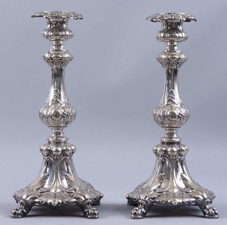 LJUSSTAKAR, ett par, nysliver, nyrokoko, 1800/1900-tal.