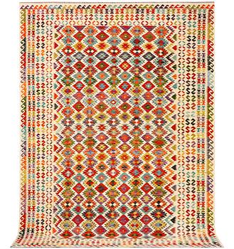 A Kilim carpet, c. 345 x 247 cm.