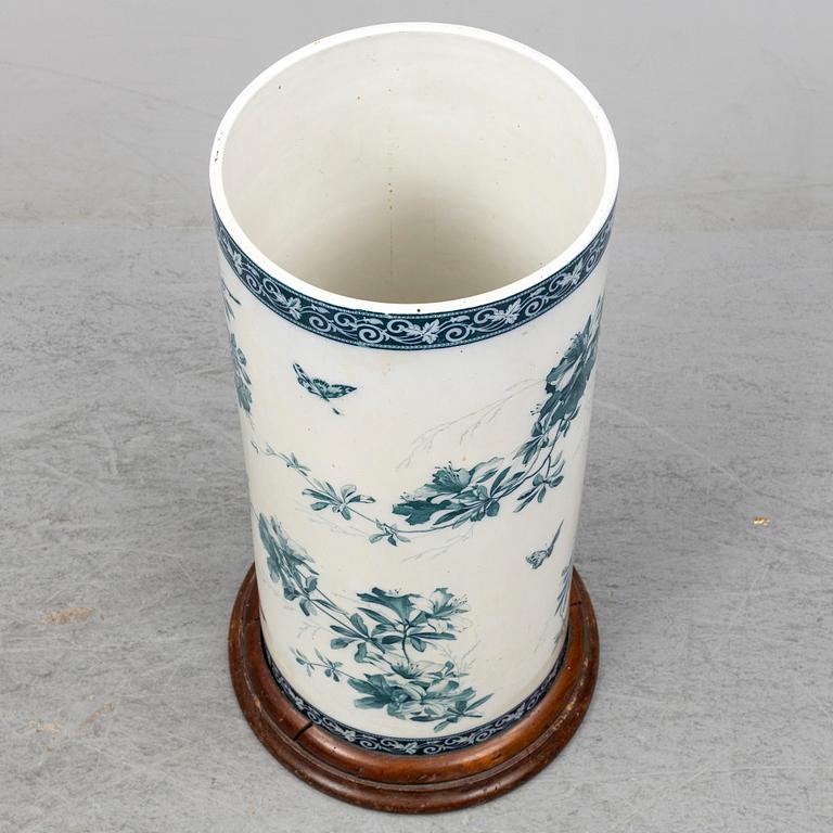 An early 20th century porcelain umbrella stand.