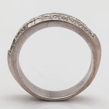Ring, 18K vitguld med prinsesslipade diamanter ca 1.12 ct totalt. Oulun Koru, 2001.