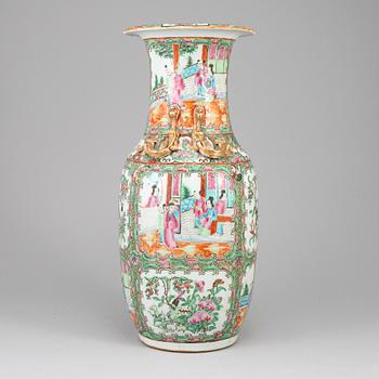 A famille rose canton porcelain floor vase, Qing dynasty, late 19th century.