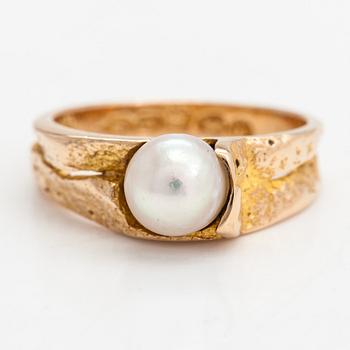 Björn Weckström, a 14K gold 'Polar Spring' ring with a cultured pearl for Lapponia 1967.