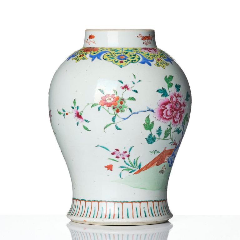 Urna, porslin. Qingdynastin, 1700-tal.