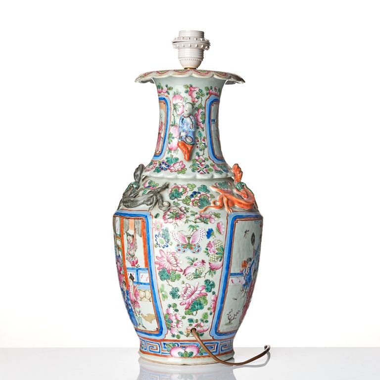 A famille rose Canton vase, Qing dynasty, 19th Century.
