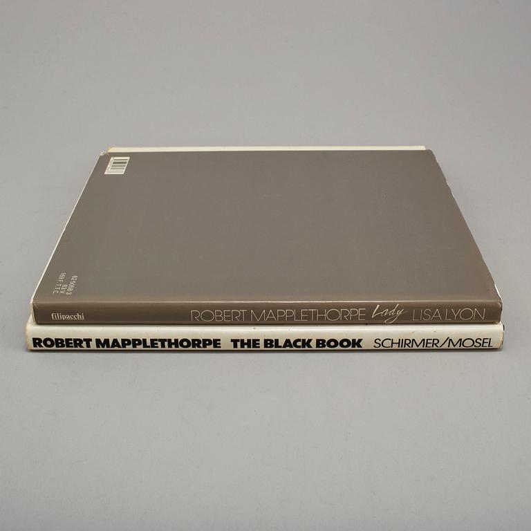 FOTOBÖCKER, 2 st Robert Mapplethorpe.