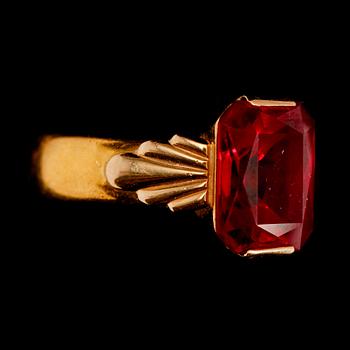 RING, 23 k guld, 1926. Vikt ca 6 g.