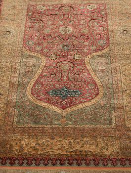 Matta, antik silke Kum Kapi med metallbroschering, Istanbul omkring 1910, "Sultan's Head Prayer" design.