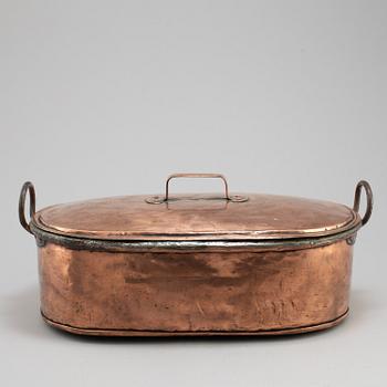 A 19TH CENTURY COPPER FISH PAN.