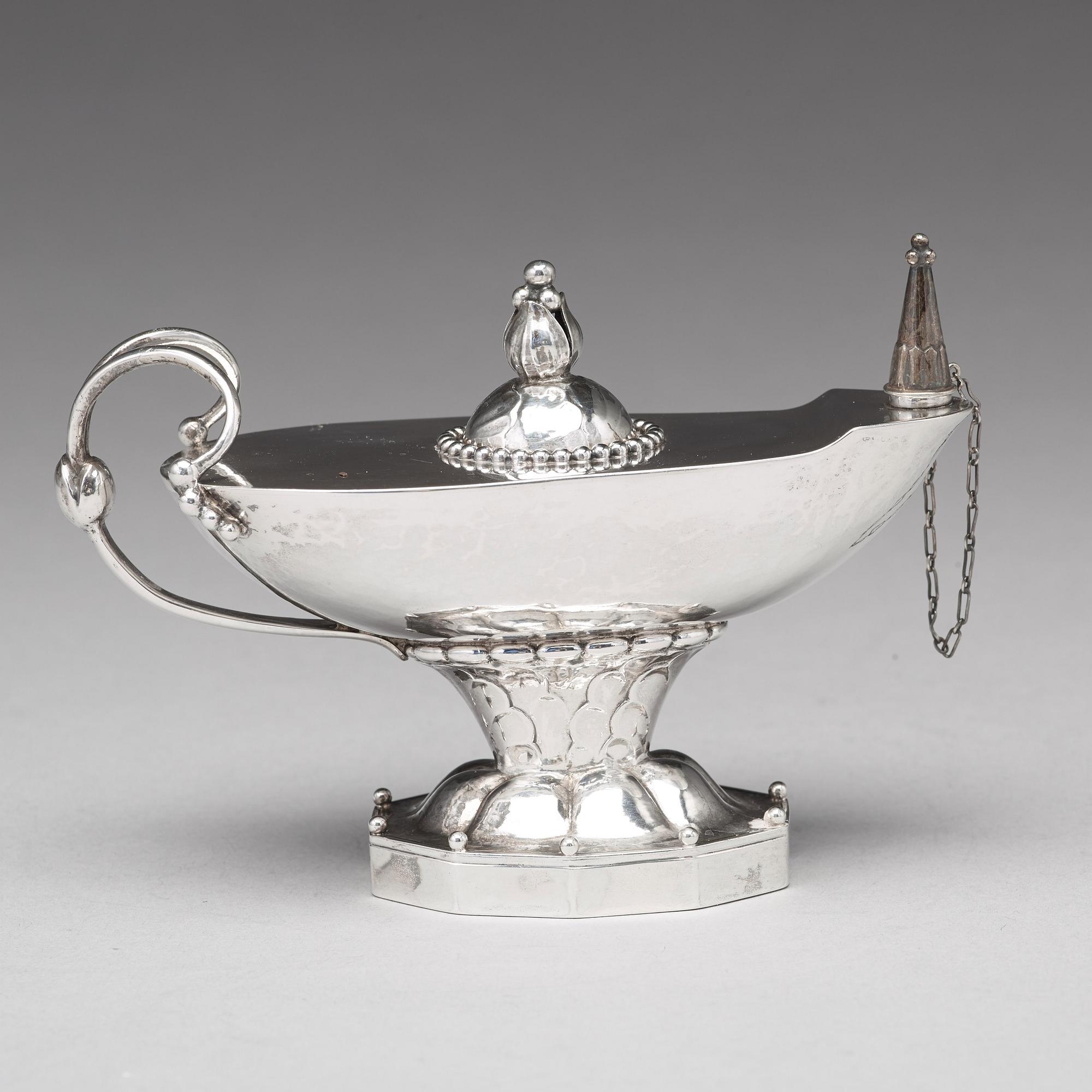 Georg Jensen, bordständare / oljelampa, Köpenhamn 1918, design nr 12, 830/1000.