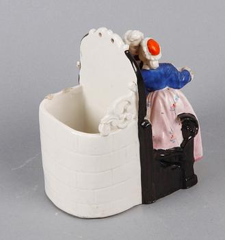 FIGURIN/PENNSTÄLL, porslin, 1800-tal.