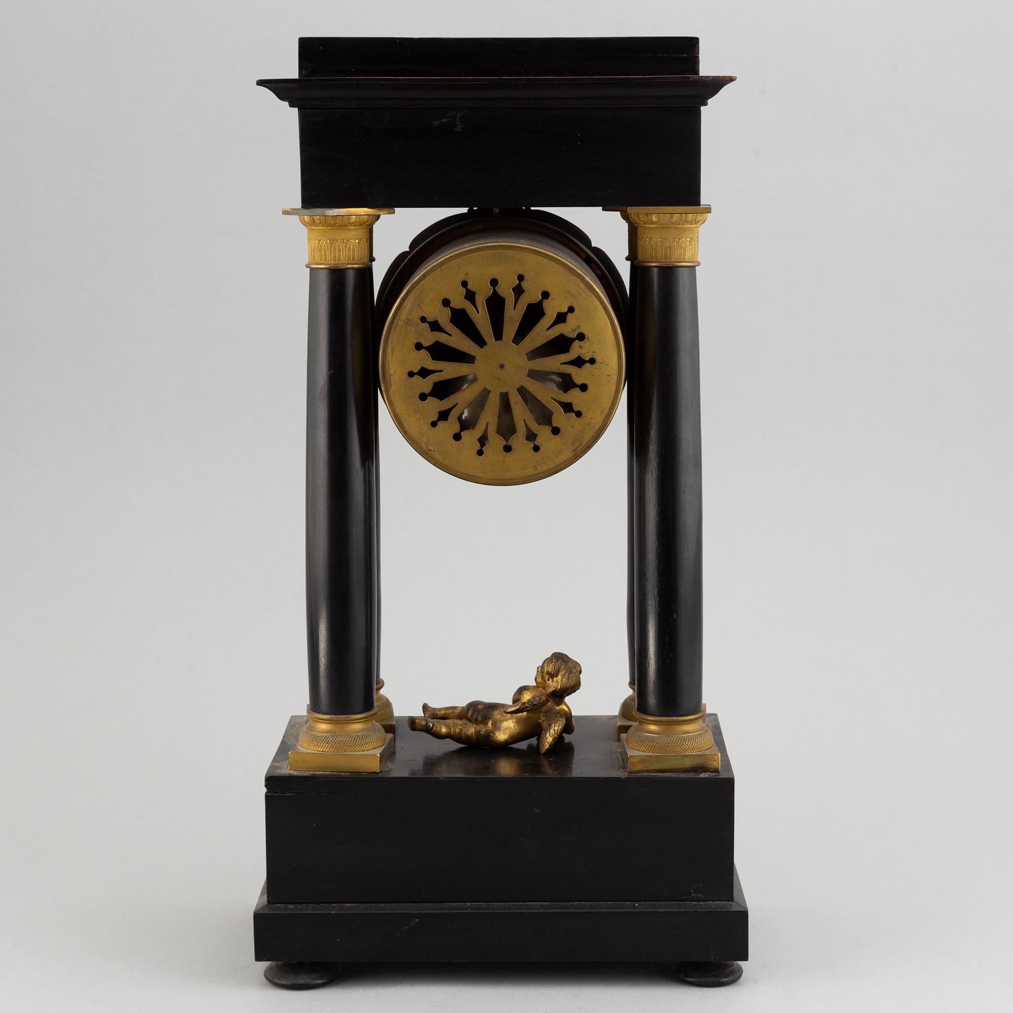 A late Empire´table clock.