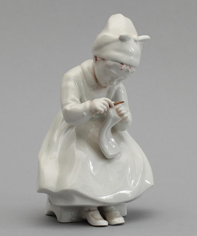 FIGURIN, porslin. 1900-tal, märkt undertill.