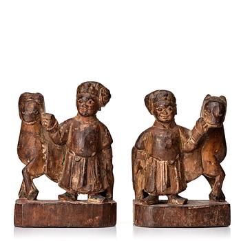 927. A pair of wooden sculptures of a man with a horse, Qing dynasty, circa 1900.