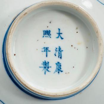 A blue and white bowl, Qing dynasty 19th century. Whit Kangxis six characters mark.