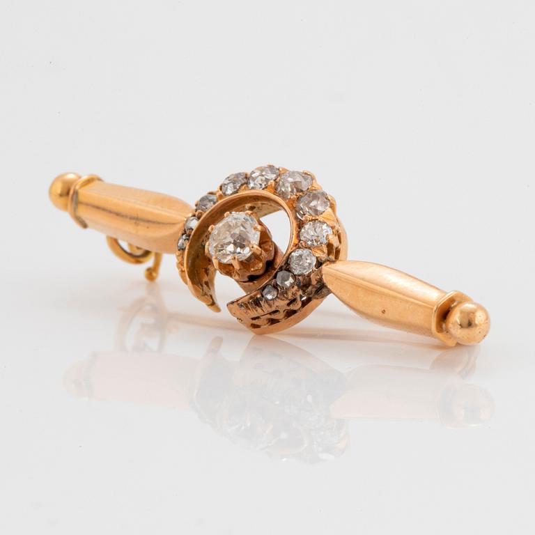 An 18K gold brooch set with old- and rose-cut diamonds.