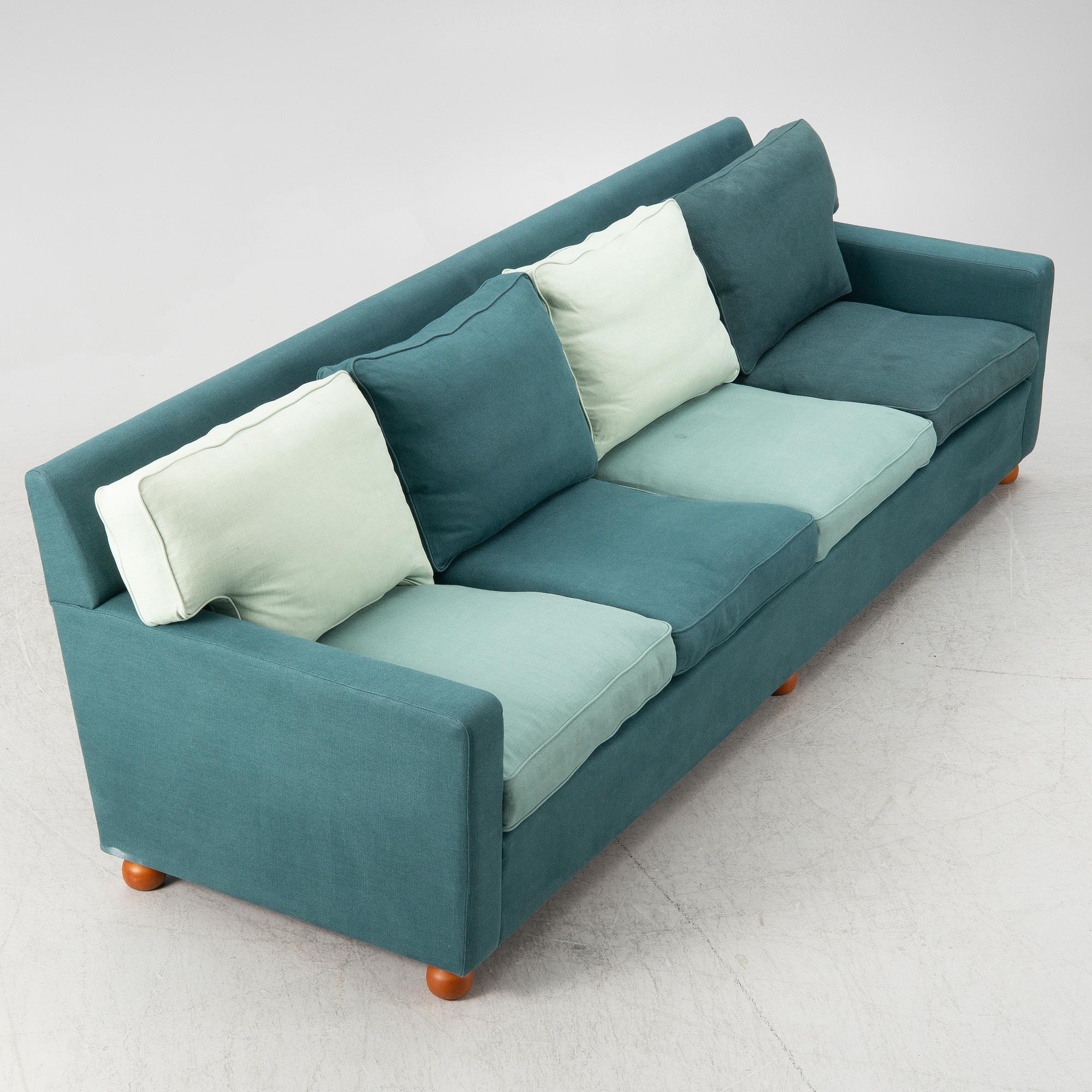 Josef Frank, a model 3031 sofa, Firma Svenskt Tenn, 2020.