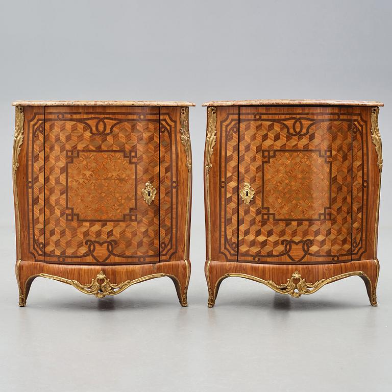 A pair of Louis XV 18th century corner cupboards by Léonard Boudin (1735-1804), master in Paris 1761.