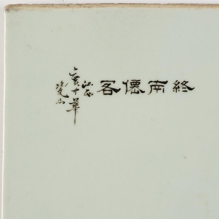 A Chinese porcelain placque, 20th century.
