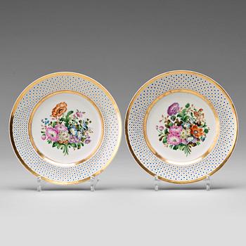 A pair of Russian Empire dishes, Popovs porcelain manufactory, early 19th Century.