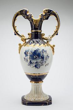 GOLVURNA, porslin, Royal Dux. 1900-tal.
