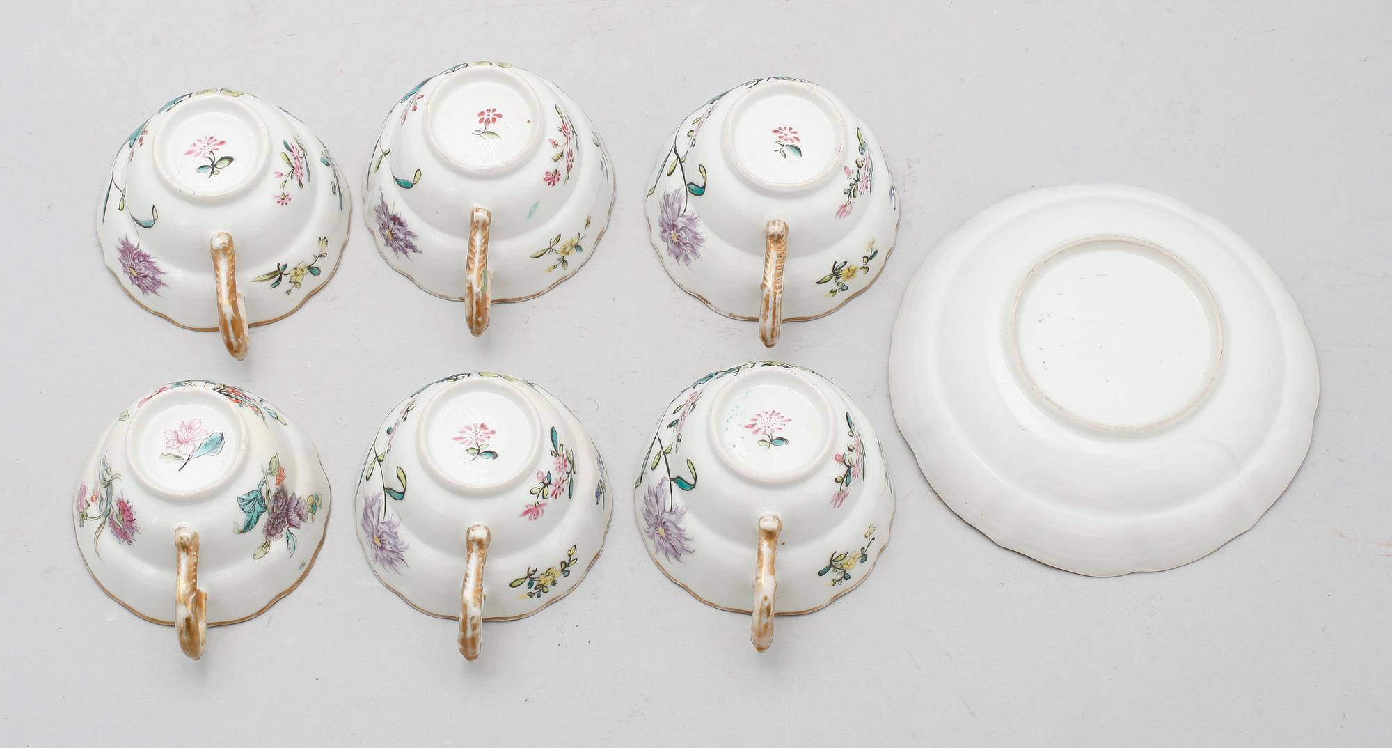 TEKOPPAR, 6 st samt 1 FAT, porslin, Kina, Qianlong (1735-1796).