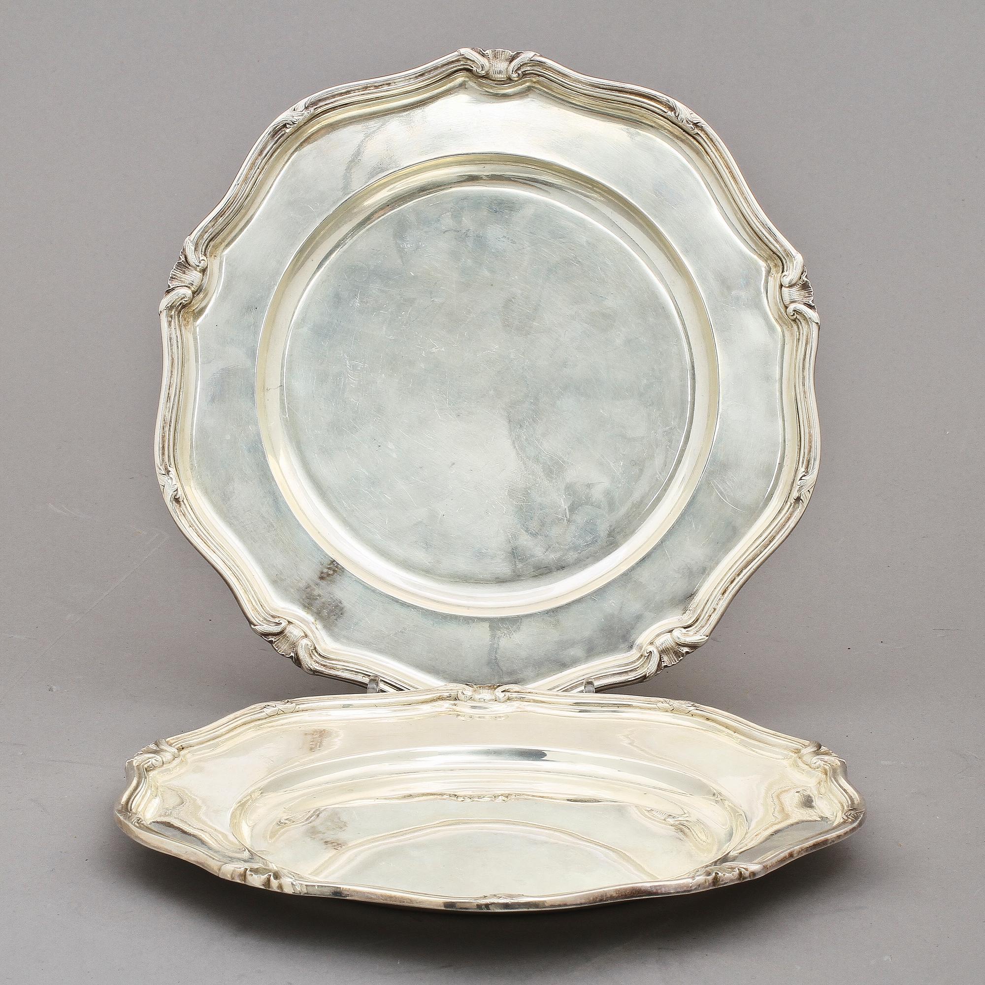 FAT, 2 st, silver, J E Torsk respektive C G Hallberg, Stockholm, 1907 respektive 1909. ca 1 164 gr.