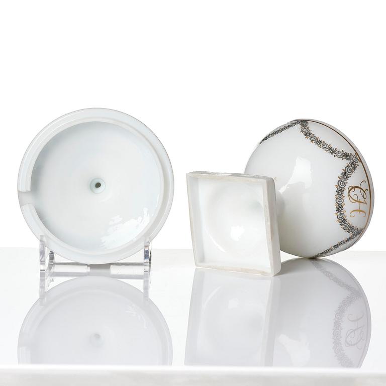 A Swedish glass suger bowl with cover, Strömsbäcks glass works, circa 1800.