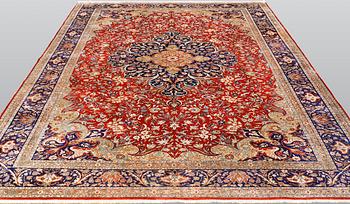 A carpet, Anatolian Silk Kaysari, ca 325 x 218 cm.