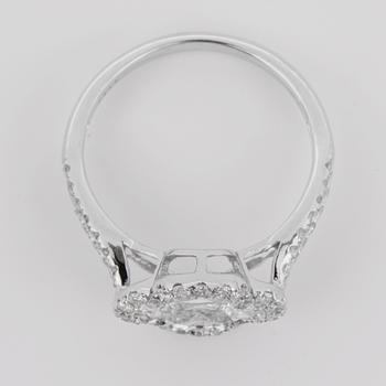 RING, 18 k vitguld, med briljant och marquiseslipade diamanter totalt 1.63 ct.
