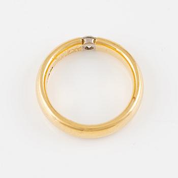 Ring 18K guld med en rund briljantslipad diamant.
