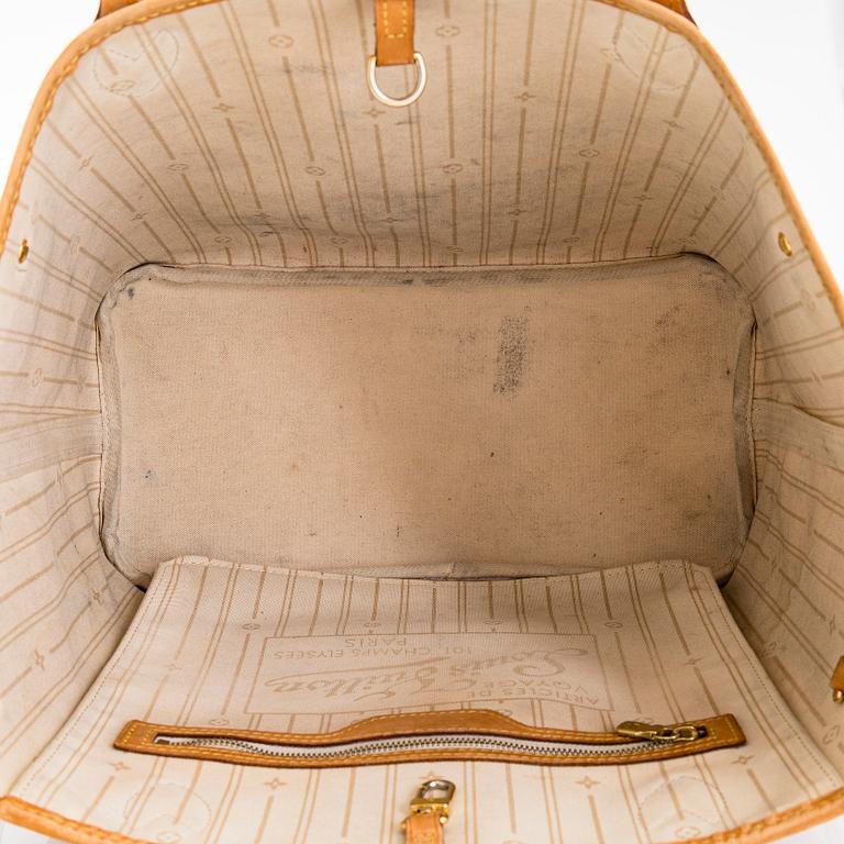 Louis Vuitton, A Damier azur "Neverfull MM" bag, 2012.