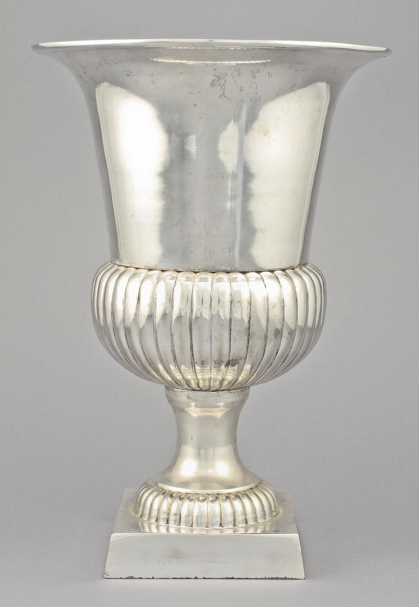 VINKYLARE/URNA, nysilver, 1900-tal.