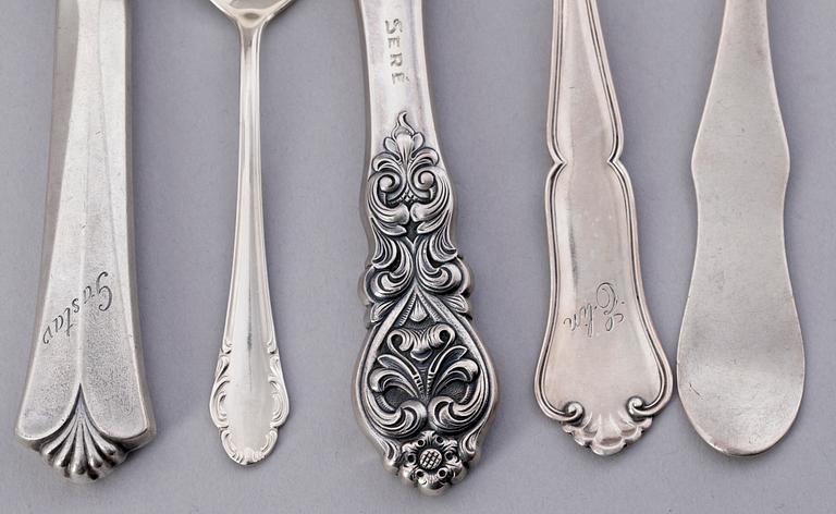 PARTI SILVER, ca 50 delar, mest Norge och Sverige, bla Borgila, 1800-1900-tal. Totalvikt ca 1800 gram.