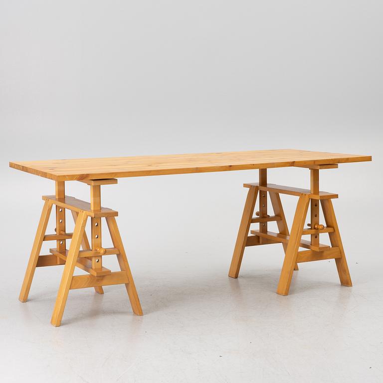 Achille Castiglioni, a 'Leonardo' table, Zanotta, Italy.
