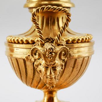 KANDELABRAR, förgylld brons och marmor, Louis Seizestil, 1800-tal.