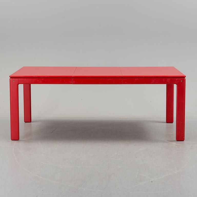 A table and six chairs 'Flamingo' by Eero Aarnio, Asko, Finland.