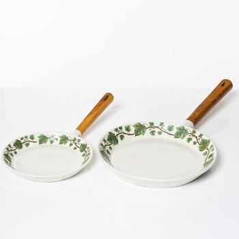 Service, 63 pieces, porcelain, Porcelaine de Paris, Limoges, France.