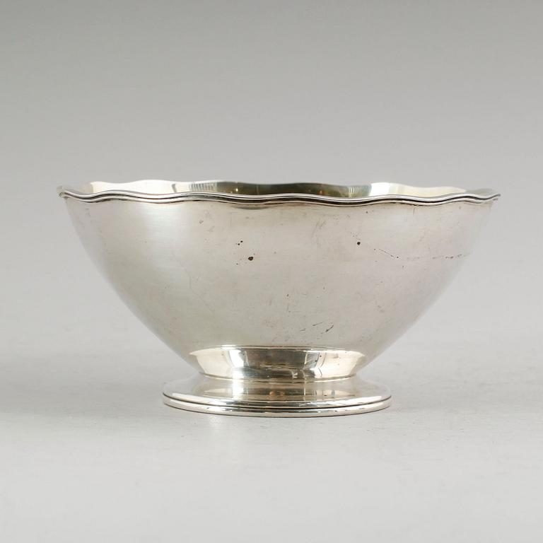 SKÅL, silver, MGAB, 1951. Vikt ca 247 gram.