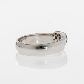RING, 18K vitguld, diamanter i hjärta form, totalt 0,27 ct. Vikt 6,4 g.